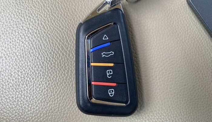 2018 Maruti Ciaz ZETA 1.4  MT PETROL, Petrol, Manual, 98,399 km, Lock system - Keyless sensor not working