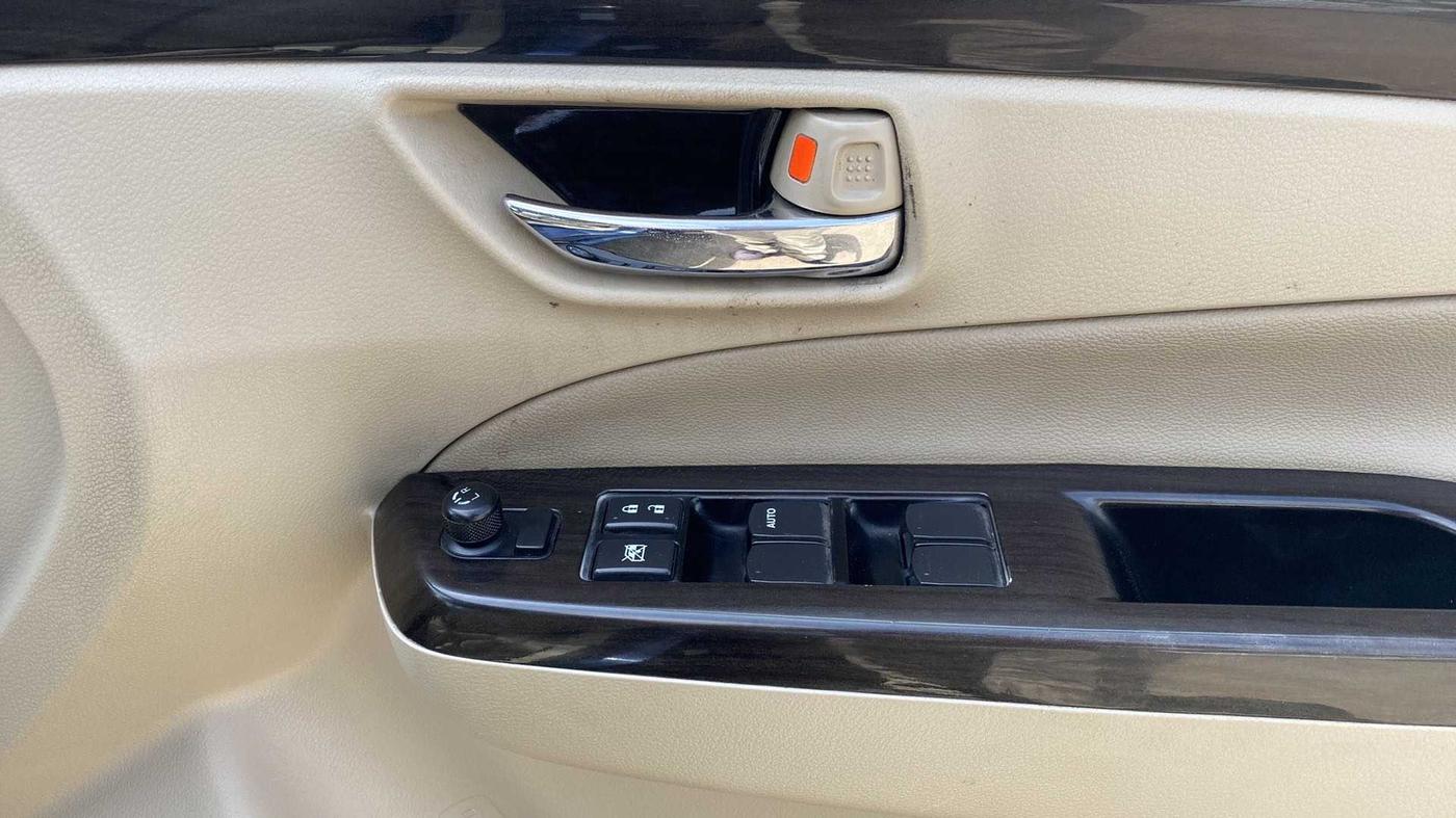 2018 Maruti Ciaz ZETA 1.4  MT PETROL, Petrol, Manual, 98,399 km, Driver Side Door Panels Control