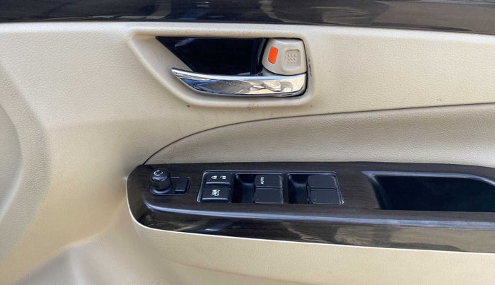 2018 Maruti Ciaz ZETA 1.4  MT PETROL, Petrol, Manual, 98,399 km, Driver Side Door Panels Control