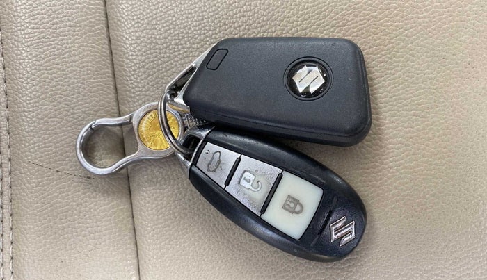 2018 Maruti Ciaz ZETA 1.4  MT PETROL, Petrol, Manual, 98,399 km, Key Close Up