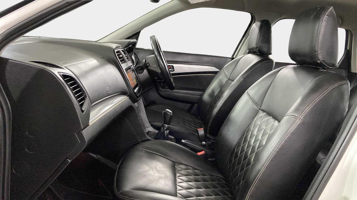 2020 Maruti Vitara Brezza ZXI PLUS AT SHVS, Petrol, Automatic, 32,698 km, Right Side Front Door Cabin