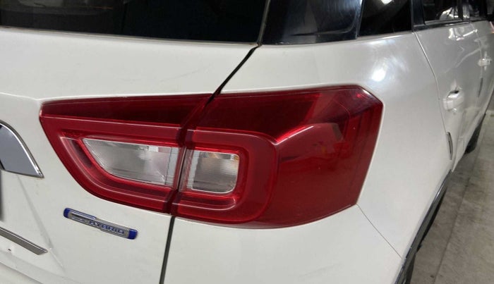 2020 Maruti Vitara Brezza ZXI PLUS AT SHVS, Petrol, Automatic, 32,698 km, Right tail light - Minor scratches