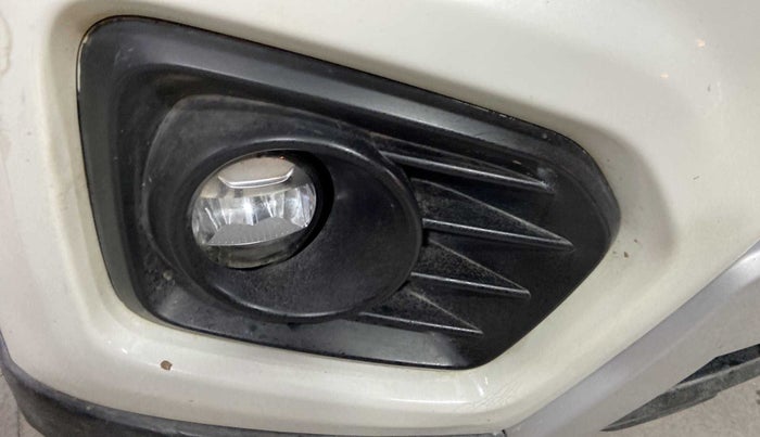 2020 Maruti Vitara Brezza ZXI PLUS AT SHVS, Petrol, Automatic, 32,698 km, Right fog light - Not fixed properly