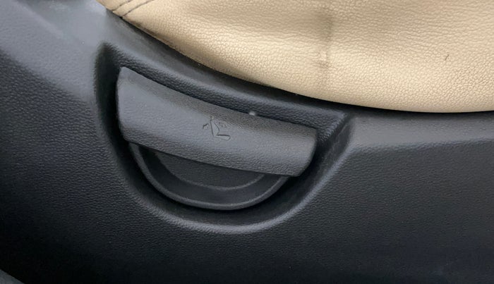 2020 Hyundai Grand i10 SPORTZ 1.2 KAPPA VTVT, Petrol, Manual, 68,882 km, Driver Side Adjustment Panel