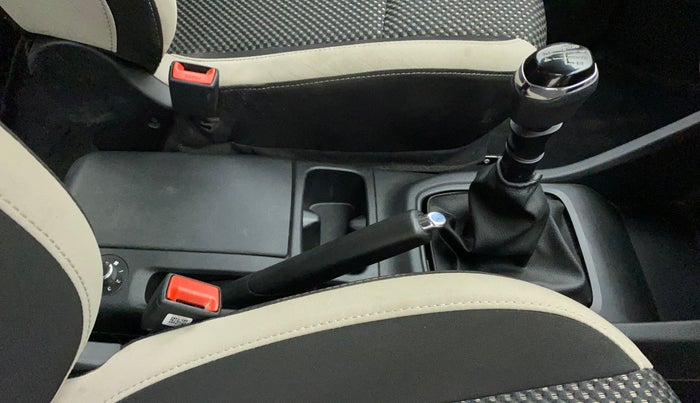 2022 Renault TRIBER RXZ, Petrol, Manual, 27,418 km, Gear Lever