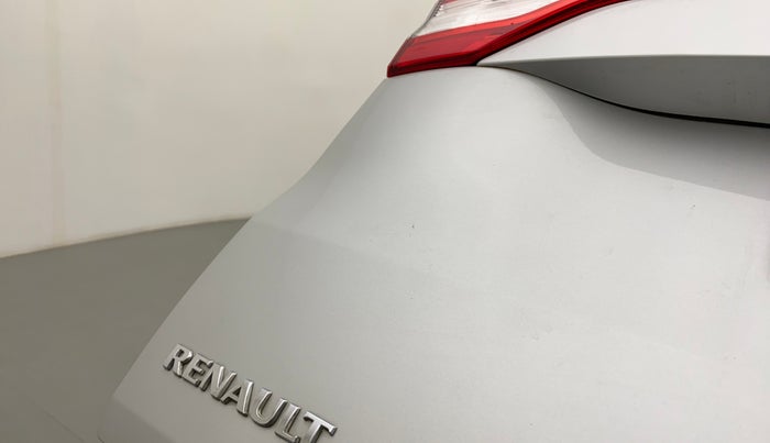 2022 Renault TRIBER RXZ, Petrol, Manual, 27,418 km, Dicky (Boot door) - Slightly dented