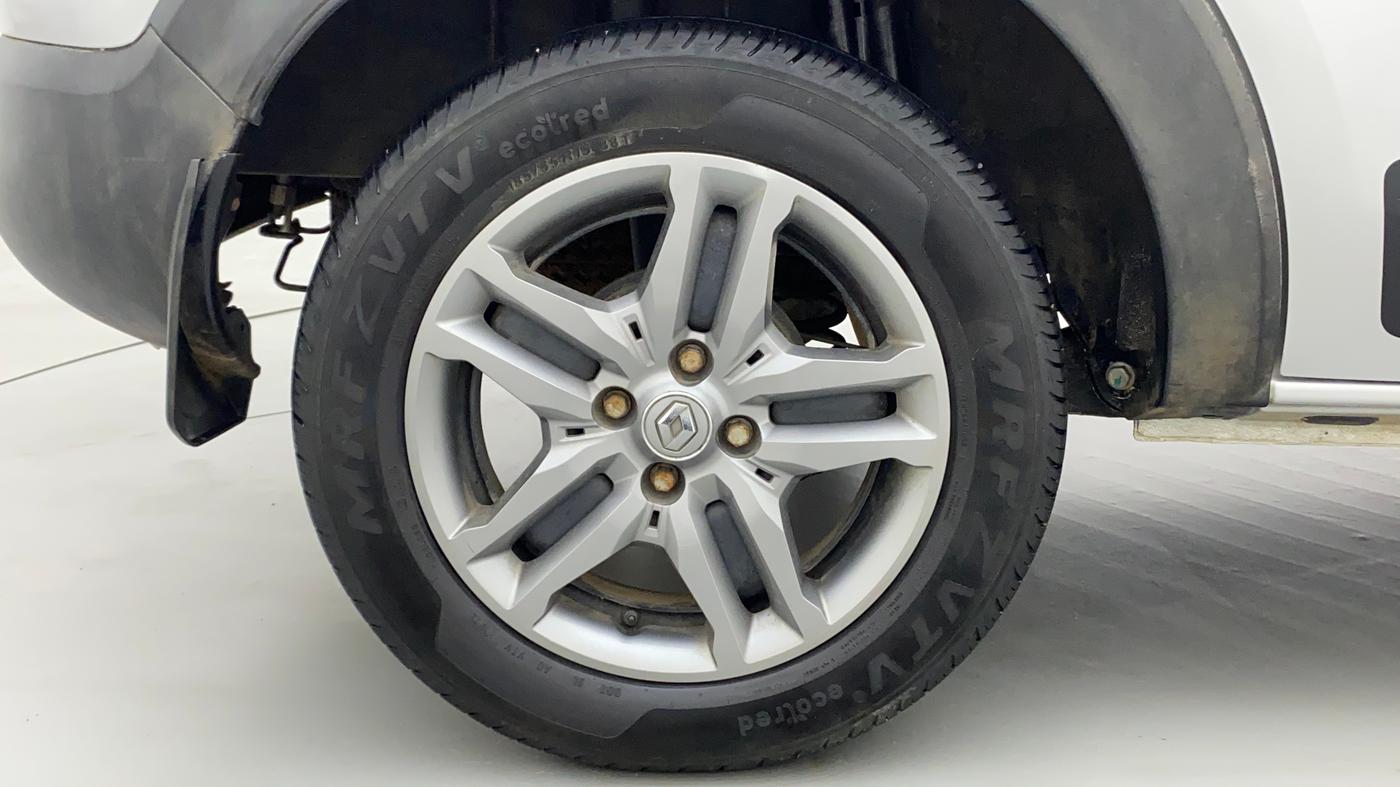 2022 Renault TRIBER RXZ, Petrol, Manual, 27,418 km, Right Rear Wheel