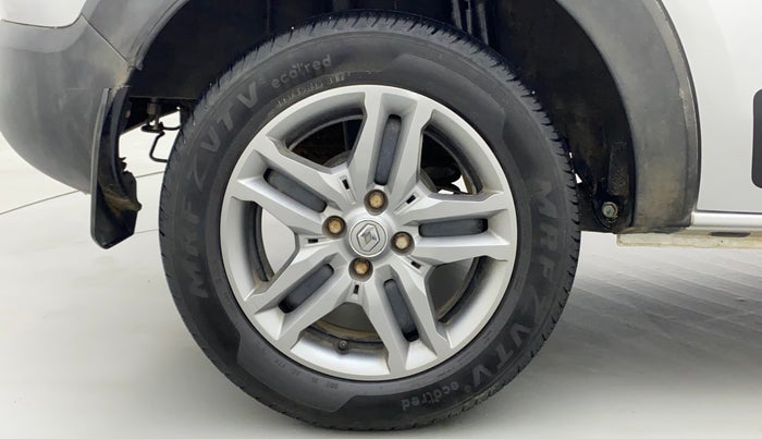 2022 Renault TRIBER RXZ, Petrol, Manual, 27,418 km, Right Rear Wheel