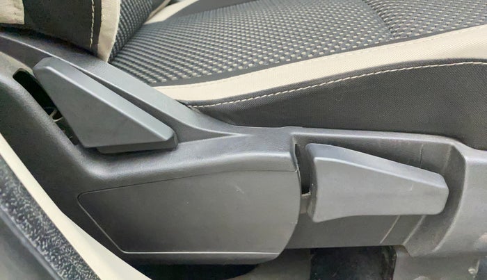 2022 Renault TRIBER RXZ, Petrol, Manual, 27,418 km, Driver Side Adjustment Panel