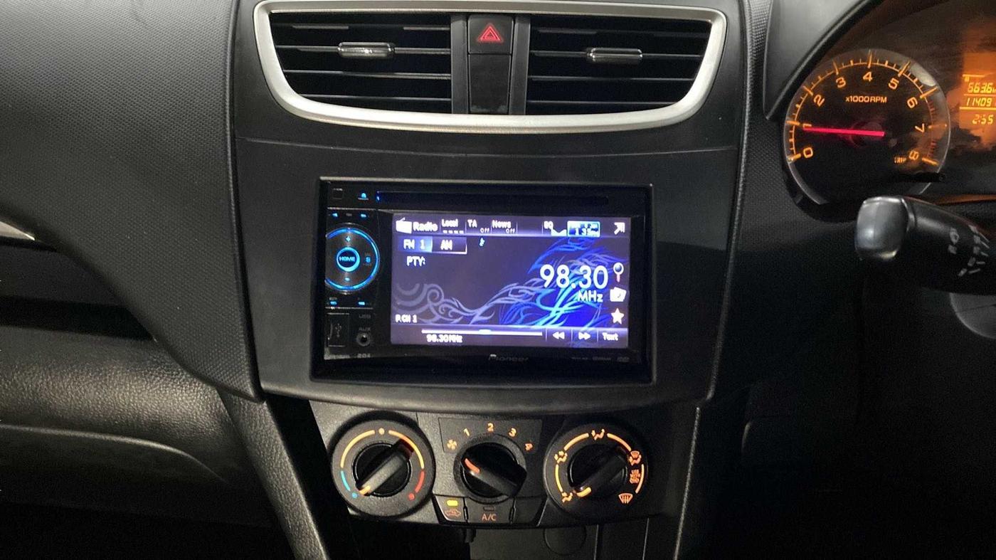 2012 Maruti Swift VXI, Petrol, Manual, 1,14,084 km, Infotainment System