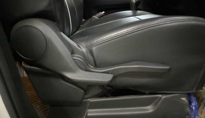 2022 Maruti XL6 ZETA MT, Petrol, Manual, 16,005 km, Driver Side Adjustment Panel