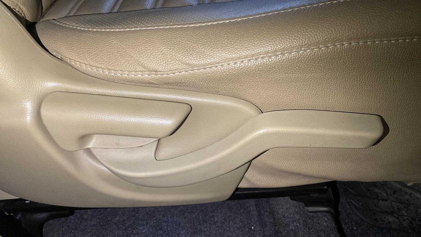 2018 Honda Brio S(O) MT, Petrol, Manual, 19,075 km, Driver Side Adjustment Panel