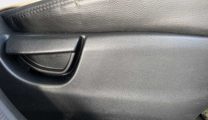 2019 Hyundai NEW SANTRO ERA EXECUTIVE, Petrol, Manual, 67,982 km, Driver Side Adjustment Panel
