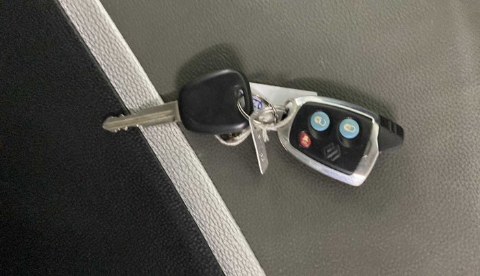 2016 Maruti Alto K10 VXI AMT, Petrol, Automatic, 33,618 km, Key Close Up