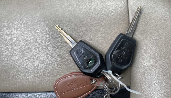 2015 Mahindra TUV300 T8 AMT, Diesel, Automatic, 72,571 km, Lock system - Remote key minor damage
