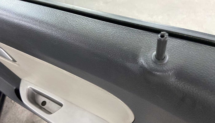2017 Maruti Alto K10 VXI, Petrol, Manual, 47,231 km, Lock system - Door lock knob has minor damage
