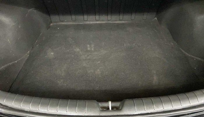 2017 Hyundai Verna 1.6 VTVT SX O, Petrol, Manual, 44,298 km, Boot Inside
