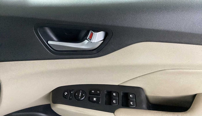 2017 Hyundai Verna 1.6 VTVT SX O, Petrol, Manual, 44,298 km, Driver Side Door Panels Control