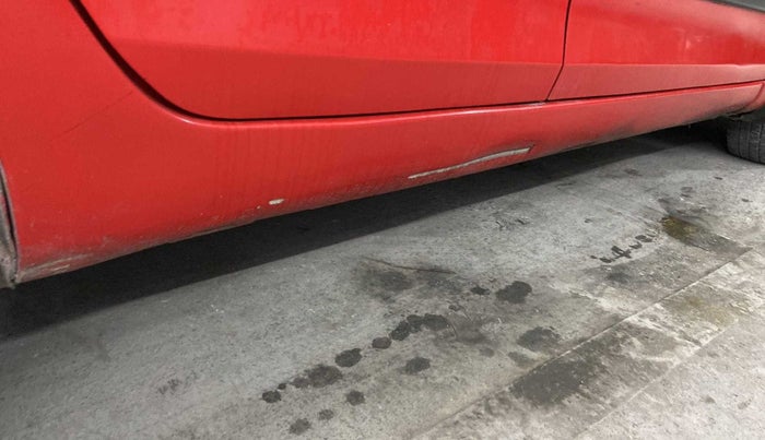 2017 Maruti Swift LXI (O), Petrol, Manual, 53,127 km, Right running board - Minor scratches