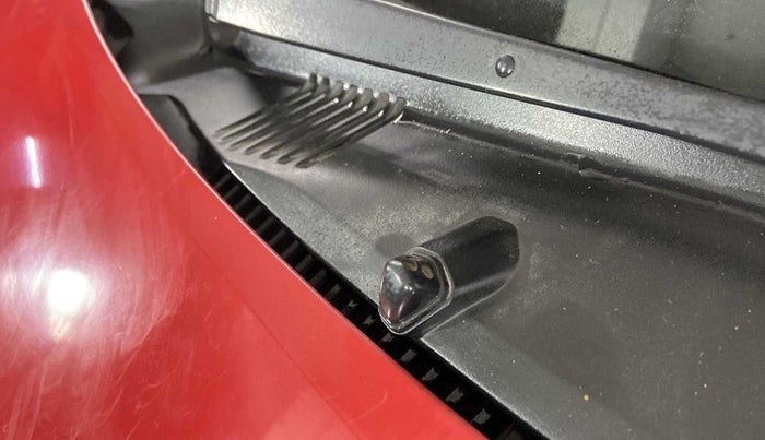 2017 Maruti Swift LXI (O), Petrol, Manual, 53,127 km, Front windshield - Wiper nozzle not functional