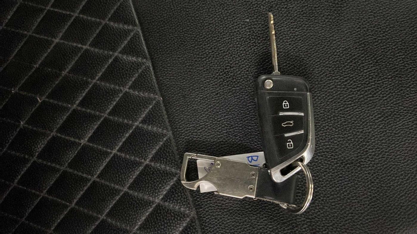 2017 Maruti Swift LXI (O), Petrol, Manual, 53,127 km, Key Close Up