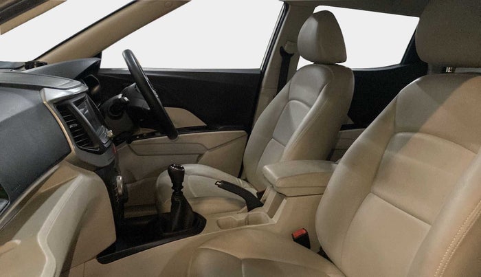 2020 Mahindra XUV300 W6 1.2 PETROL, Petrol, Manual, 29,125 km, Right Side Front Door Cabin