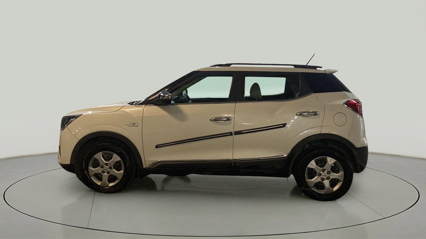 2020 Mahindra XUV300 W6 1.2 PETROL, Petrol, Manual, 29,125 km, Left Side