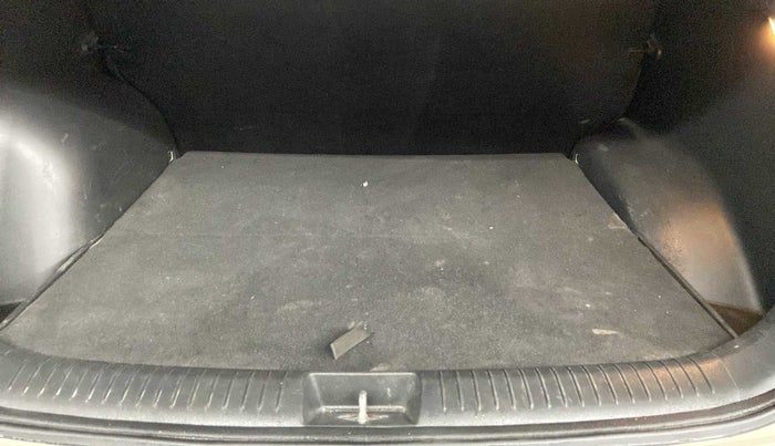 2016 Hyundai Creta SX PLUS 1.6 PETROL, Petrol, Manual, 51,921 km, Boot Inside