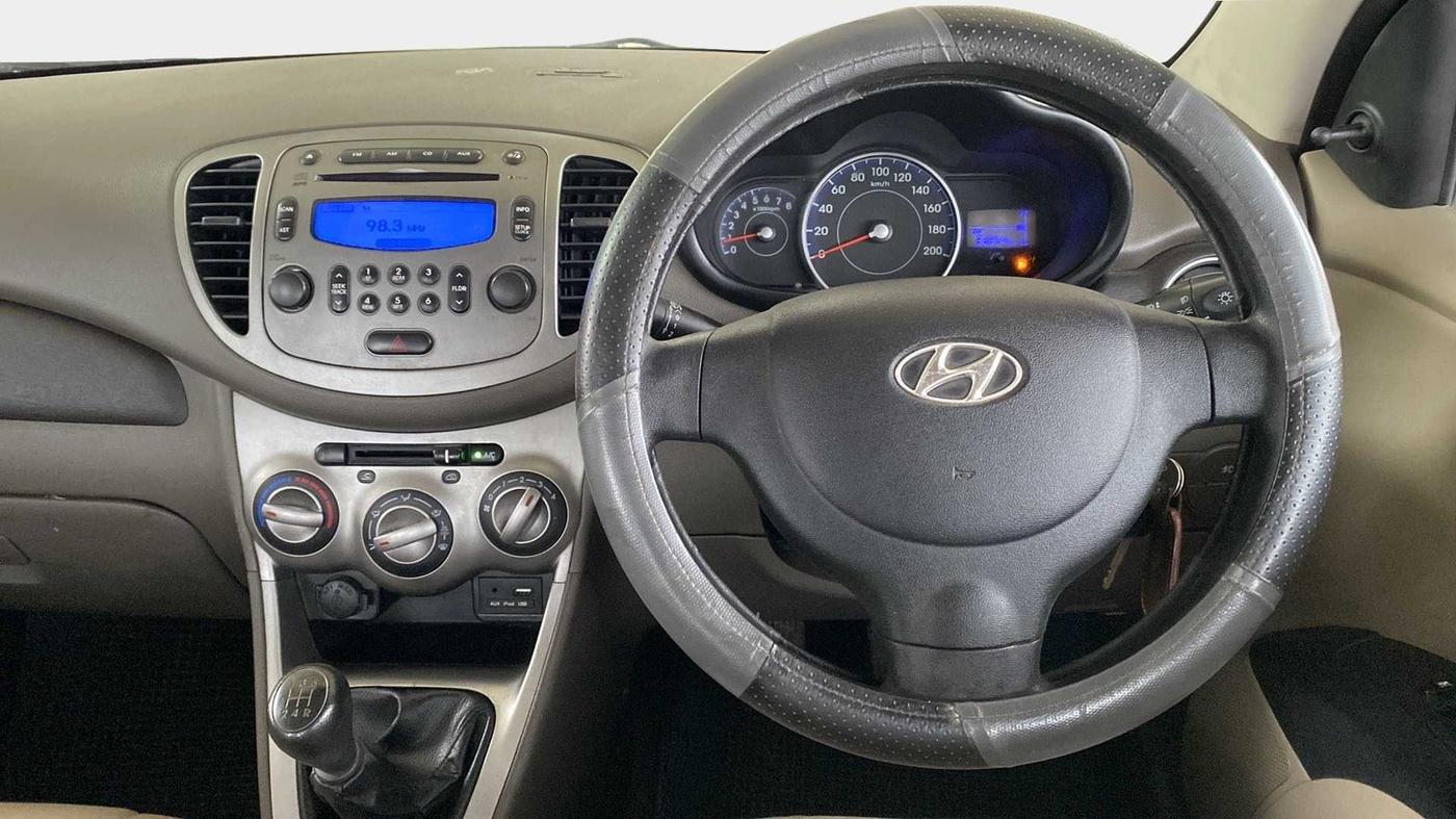 2016 Hyundai i10 SPORTZ 1.1, Petrol, Manual, 23,253 km, Steering Wheel Close Up