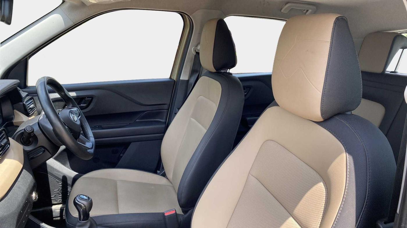 2022 Tata PUNCH CREATIVE 1.2 MT KAZIRANGA EDITION , Petrol, Manual, 9,169 km, Right Side Front Door Cabin