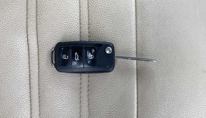 2016 Volkswagen Vento HIGHLINE PLUS 1.5 AT 16 ALLOY, Diesel, Automatic, 57,000 km, Key Close Up