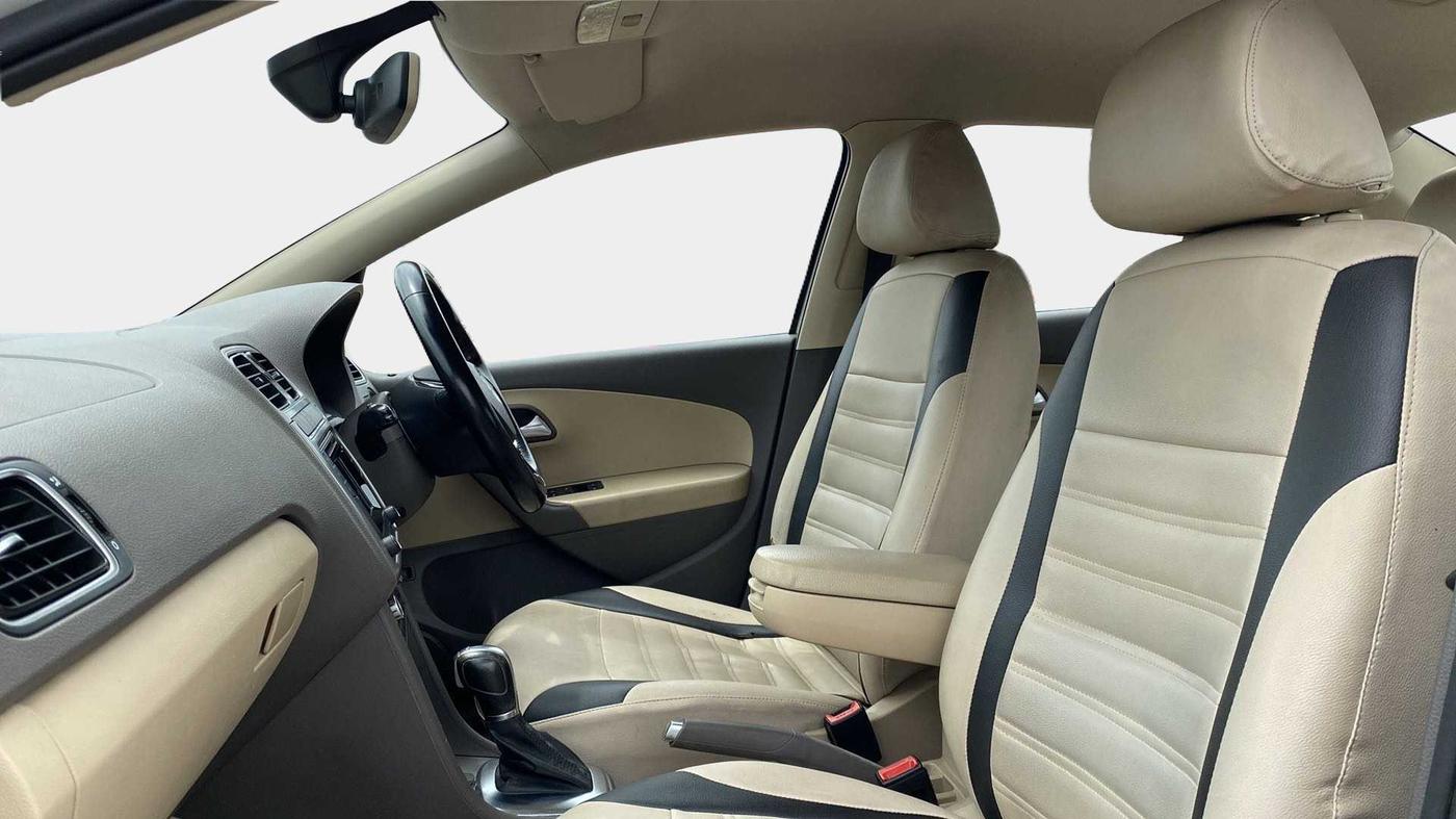 2016 Volkswagen Vento HIGHLINE PLUS 1.5 AT 16 ALLOY, Diesel, Automatic, 57,000 km, Right Side Front Door Cabin