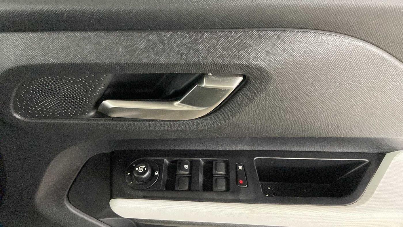 2021 Tata PUNCH CREATIVE  iRA PACK MT, Petrol, Manual, 15,142 km, Driver Side Door Panels Control