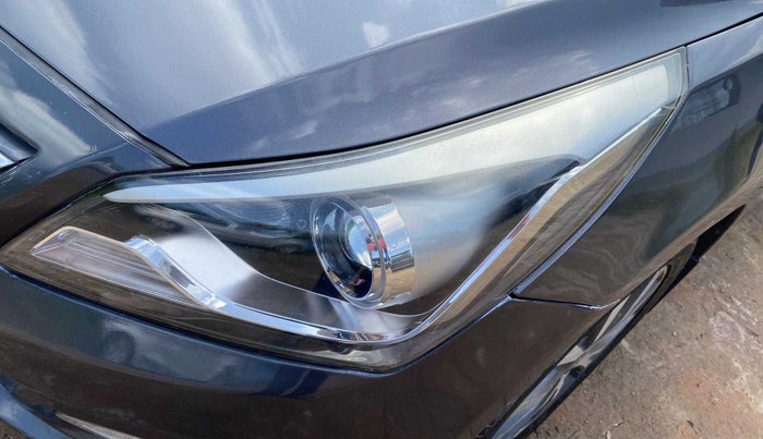 2016 Hyundai Verna 1.6 CRDI SX, Diesel, Manual, 32,101 km, Left headlight - Minor scratches