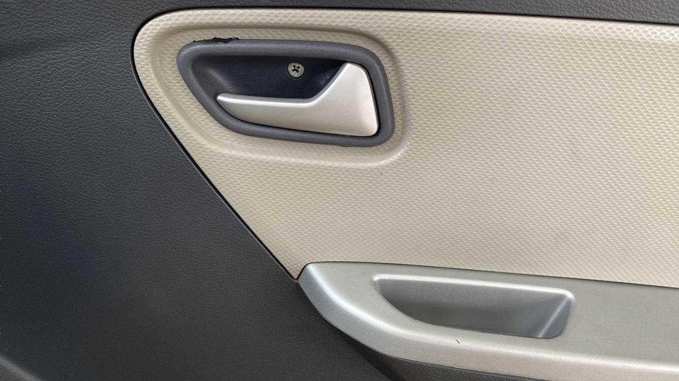 2017 Maruti Alto K10 VXI, CNG, Manual, 45,800 km, Driver Side Door Panels Control