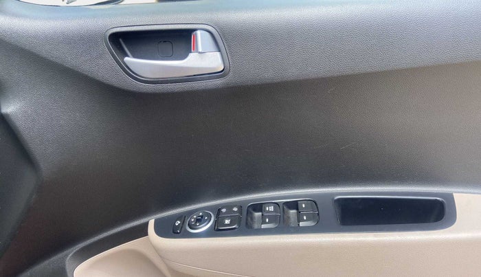 2017 Hyundai Grand i10 ASTA (O) AT 1.2 KAPPA VTVT, Petrol, Automatic, 28,892 km, Driver Side Door Panels Control