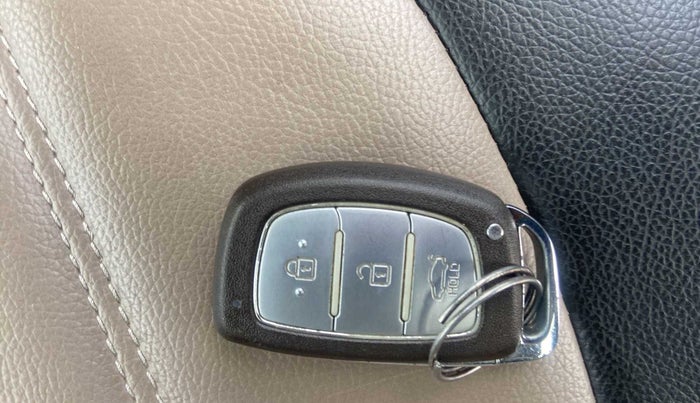 2017 Hyundai Grand i10 ASTA (O) AT 1.2 KAPPA VTVT, Petrol, Automatic, 28,892 km, Key Close Up