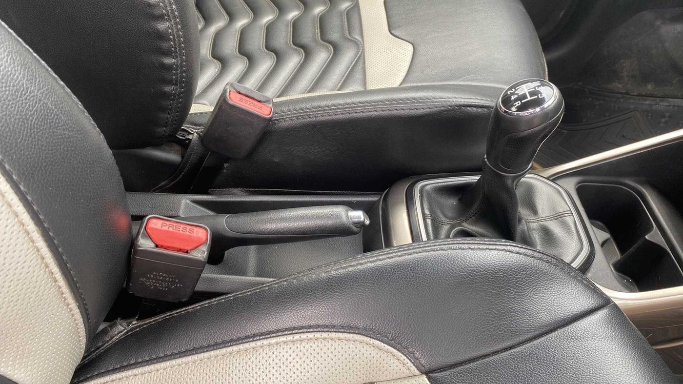 2018 Maruti IGNIS DELTA 1.2, Petrol, Manual, 41,647 km, Gear Lever