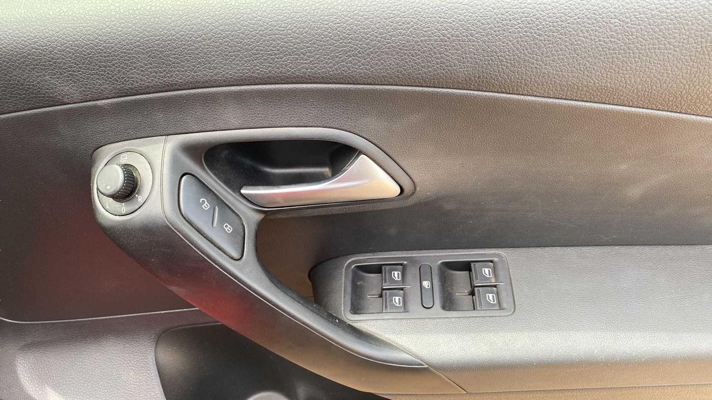 2020 Volkswagen Polo HIGHLINE PLUS 1.0, Petrol, Manual, 23,524 km, Driver Side Door Panels Control