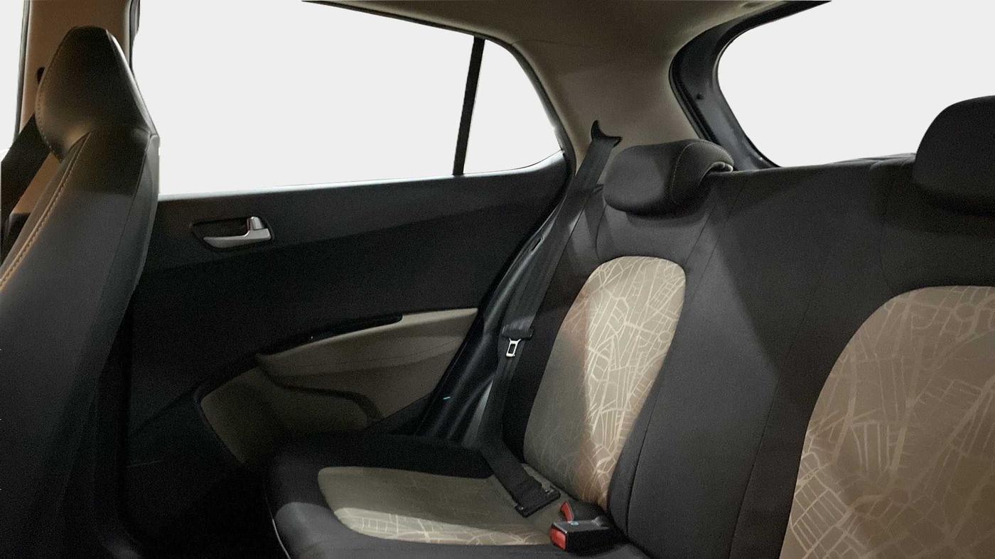 2016 Hyundai Grand i10 ASTA (O) AT 1.2 KAPPA VTVT, Petrol, Automatic, 56,796 km, Right Side Rear Door Cabin
