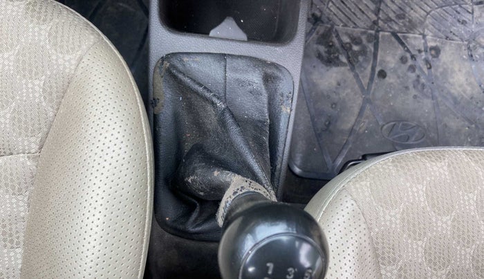 2017 Hyundai Eon MAGNA +, Petrol, Manual, 40,741 km, Gear lever - Boot cover slightly torn