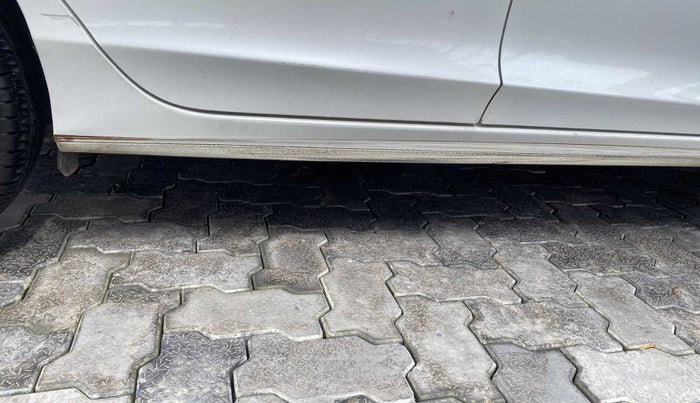 2016 Honda City 1.5L I-VTEC VX (O) MT, Petrol, Manual, 88,154 km, Right running board - Slightly dented