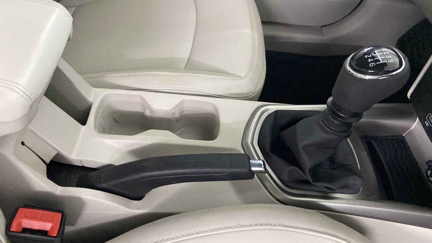 2023 Mahindra XUV300 W8 (O) 1.2 PETROL, Petrol, Manual, 1,410 km, Gear Lever