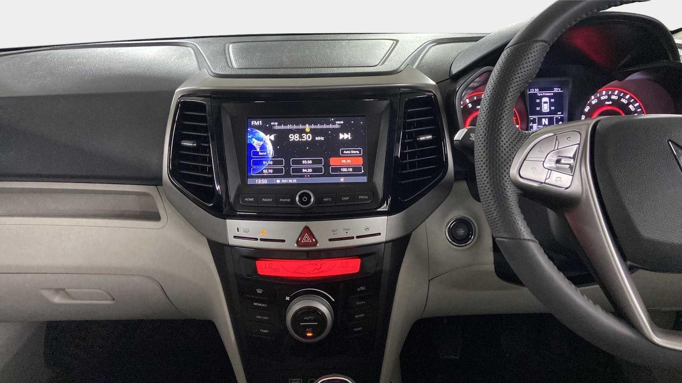 2023 Mahindra XUV300 W8 (O) 1.2 PETROL, Petrol, Manual, 1,410 km, Air Conditioner
