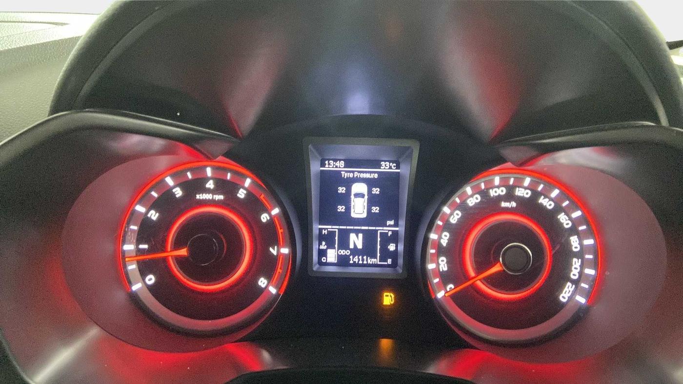 2023 Mahindra XUV300 W8 (O) 1.2 PETROL, Petrol, Manual, 1,410 km, Odometer Image