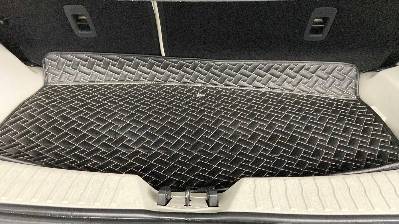 2023 Mahindra XUV300 W8 (O) 1.2 PETROL, Petrol, Manual, 1,410 km, Boot Inside