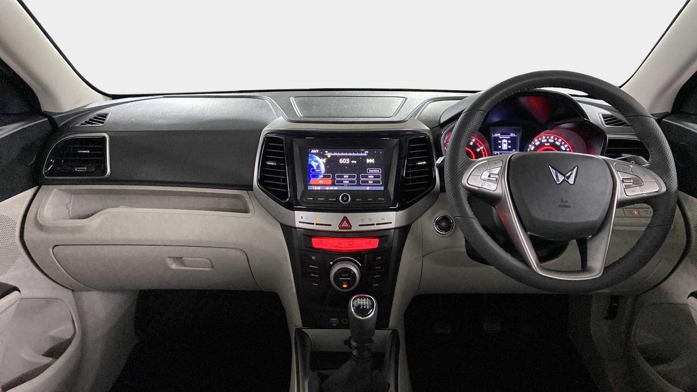 2023 Mahindra XUV300 W8 (O) 1.2 PETROL, Petrol, Manual, 1,410 km, Dashboard
