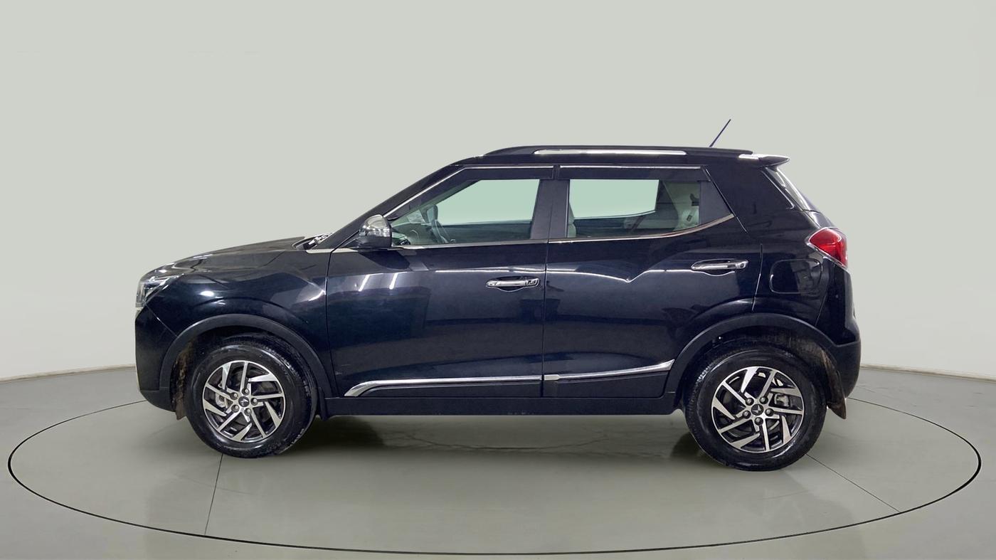 2023 Mahindra XUV300 W8 (O) 1.2 PETROL, Petrol, Manual, 1,410 km, Left Side