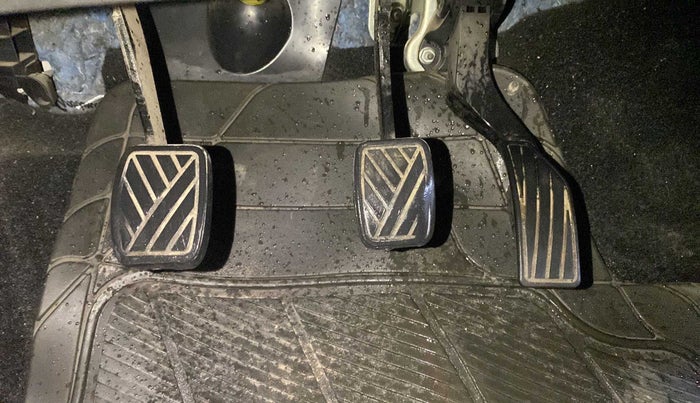 2016 Maruti Swift VXI, Petrol, Manual, 90,101 km, Pedals