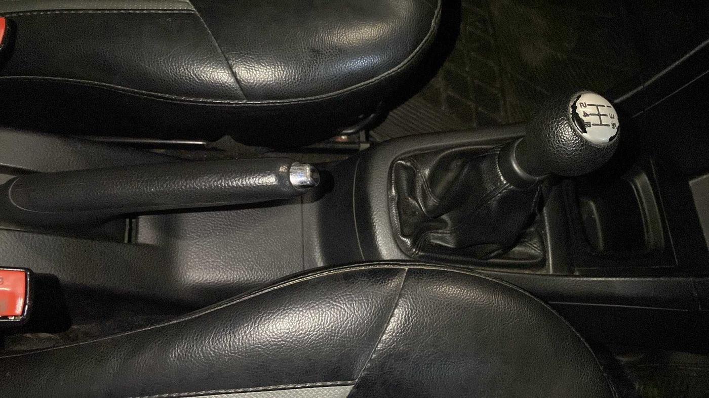 2016 Maruti Swift VXI, Petrol, Manual, 90,101 km, Gear Lever
